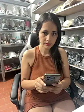 Snapshot of GiaDuque chatting on October 2025 11:29:01 AM GiaDuque online show from October 2025 11:29:01 AM