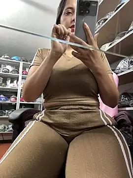 GiaDuque online show from January 2026 11:48:02 AM