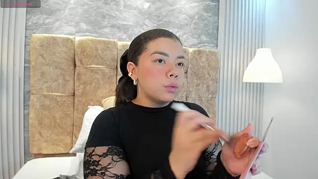 leilapons online show from October 2025 05:19:01 PM