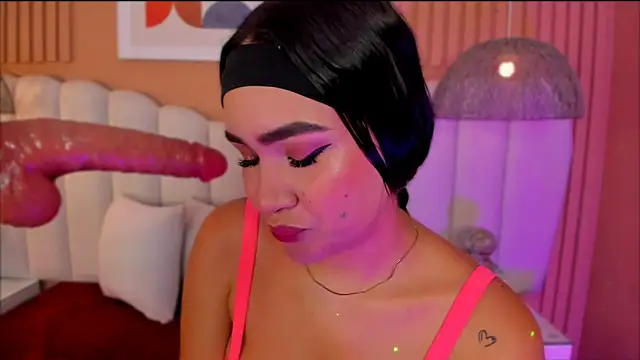 noa moon online show from April 2026 02:48:01 AM