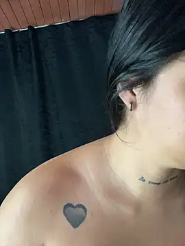 Snapshot of EVAH_LEE_ chatting on June 2026 04:01:02 AM EVAH LEE online show from June 2026 04:01:02 AM
