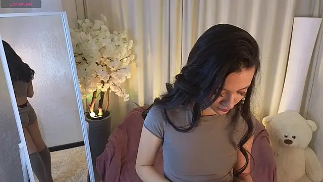 Janet Jee online show from October 2025 11:21:02 AM