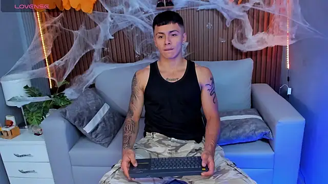 Snapshot of Leo_santoro chatting on October 2025 01:56:02 PM Leo santoro online show from October 2025 01:56:02 PM