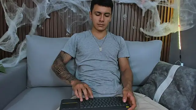 Leo santoro online show from November 2025 02:19:02 PM