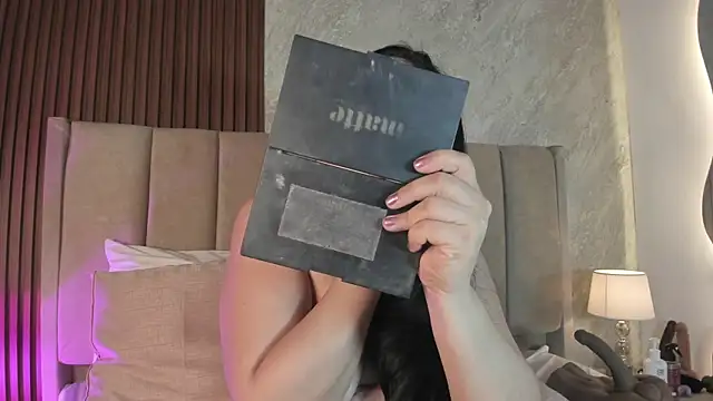  Cris Spicy  online show from April 2026 06:13:02 PM