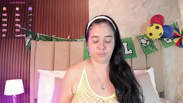 Snapshot of _Cris_Spicy_ chatting on June 2026 08:21:01 PM Cris Spicy online show from June 2026 08:21:01 PM