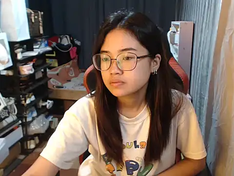 Snapshot of urhoneybunny25 chatting on October 2025 11:26:02 PM urhoneybunny25 online show from October 2025 11:26:02 PM