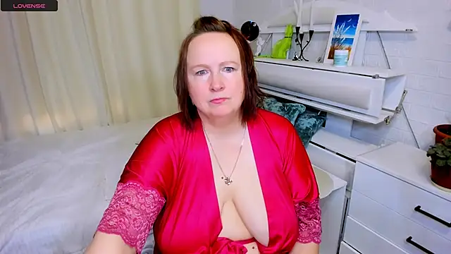 Snapshot of WifeyXRated chatting on April 2026 05:36:01 AM WifeyXRated online show from April 2026 05:36:01 AM