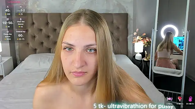 Luna Vibee online show from September 2025 10:28:01 AM