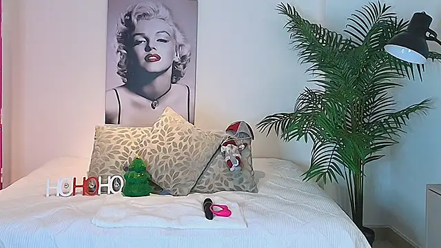 Snapshot of LUNAA___ chatting on November 2025 03:53:02 AM LUNAA online show from November 2025 03:53:02 AM