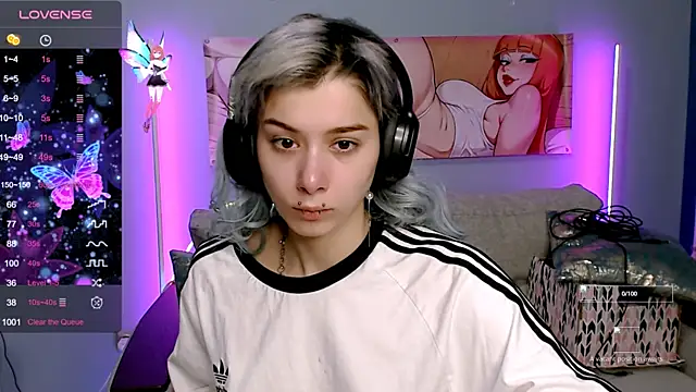 Snapshot of SophieAsh chatting on October 2025 08:06:01 AM SophieAsh online show from October 2025 08:06:01 AM