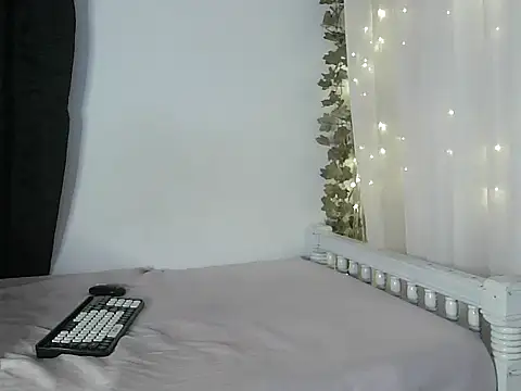 Snapshot of lishainparis18 chatting on September 2025 04:34:01 PM lishainparis18 online show from September 2025 04:34:01 PM