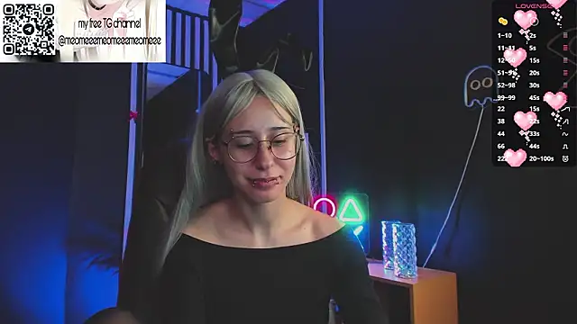 Snapshot of meomeee chatting on February 2026 04:02:02 PM meomeee online show from February 2026 04:02:02 PM