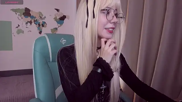 Snapshot of meomeee chatting on April 2026 04:19:01 PM meomeee online show from April 2026 04:19:01 PM