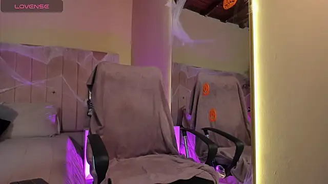 Snapshot of Mia_mtnz02 chatting on October 2025 11:23:01 PM Mia mtnz02 online show from October 2025 11:23:01 PM