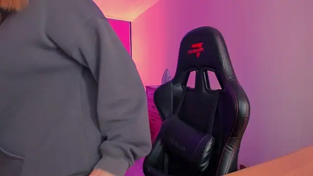 Snapshot of just_fucked777 chatting on April 2026 08:39:02 AM just fucked777 online show from April 2026 08:39:02 AM