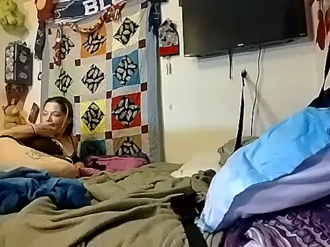 Snapshot of SnowBunny1224 chatting on September 2025 09:03:02 AM SnowBunny1224 online show from September 2025 09:03:02 AM