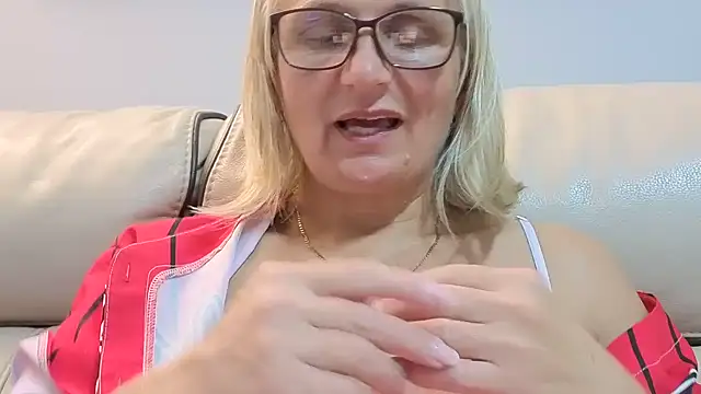 Snapshot of Velvet-Secrets chatting on September 2025 09:09:02 PM Velvet-Secrets online show from September 2025 09:09:02 PM