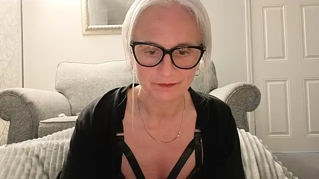 Snapshot of Velvet-Secrets chatting on April 2026 09:45:01 PM Velvet-Secrets online show from April 2026 09:45:01 PM