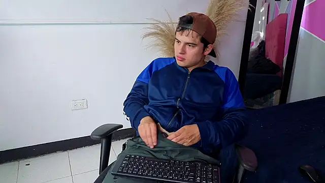 Snapshot of invincible200 chatting on September 2025 02:33:02 PM invincible200 online show from September 2025 02:33:02 PM