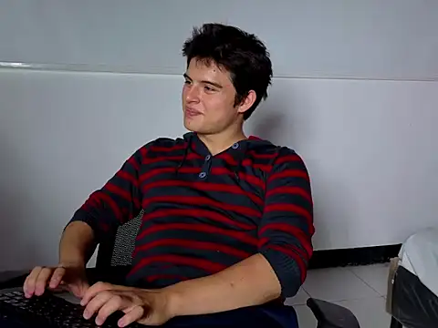 Snapshot of invincible200 chatting on October 2025 02:49:01 PM invincible200 online show from October 2025 02:49:01 PM