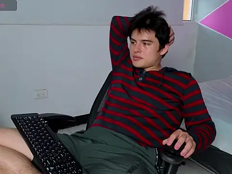 Snapshot of invincible200 chatting on October 2025 02:28:01 PM invincible200 online show from October 2025 02:28:01 PM