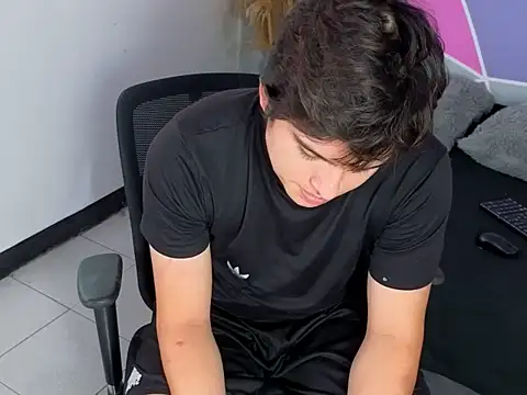 Snapshot of invincible200 chatting on November 2025 01:54:02 PM invincible200 online show from November 2025 01:54:02 PM