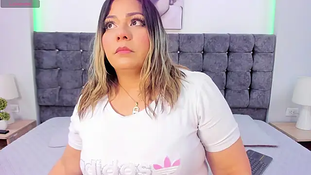 Snapshot of isabella_horney_ chatting on September 2025 07:29:01 PM isabella horney online show from September 2025 07:29:01 PM