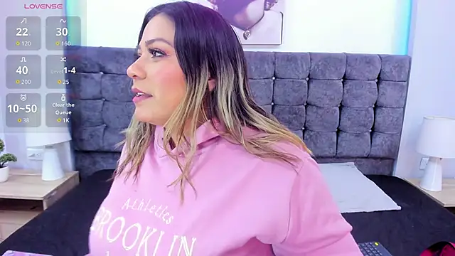 Snapshot of isabella_horney_ chatting on November 2025 08:21:01 PM isabella horney online show from November 2025 08:21:01 PM