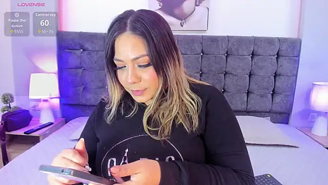 Snapshot of isabella_horney_ chatting on November 2025 08:09:02 PM isabella horney online show from November 2025 08:09:02 PM