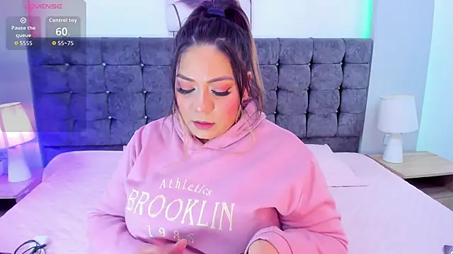 Snapshot of isabella_horney_ chatting on November 2025 07:52:02 PM isabella horney online show from November 2025 07:52:02 PM