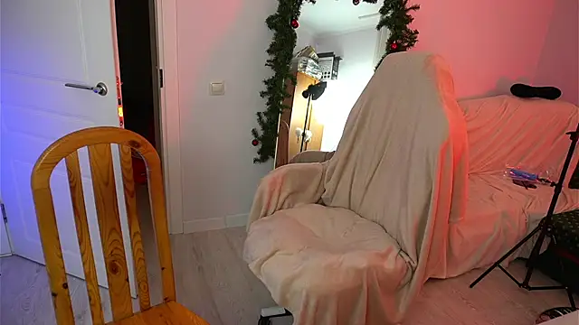 Snapshot of Sova173 chatting on April 2026 05:43:01 PM Sova173 online show from April 2026 05:43:01 PM