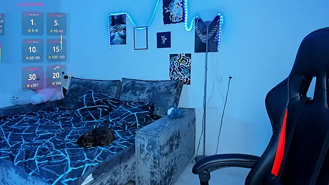 cute little ass online show from October 2025 06:06:01 PM