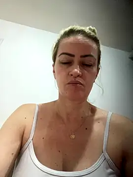 Alerquinasc online show from October 2025 05:17:02 AM