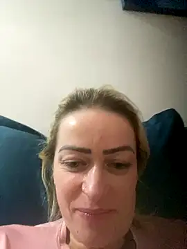 Alerquinasc online show from November 2025 11:03:01 PM