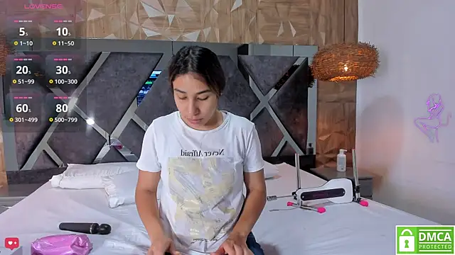 Selene  Lopez  online show from November 2025 08:00:01 PM