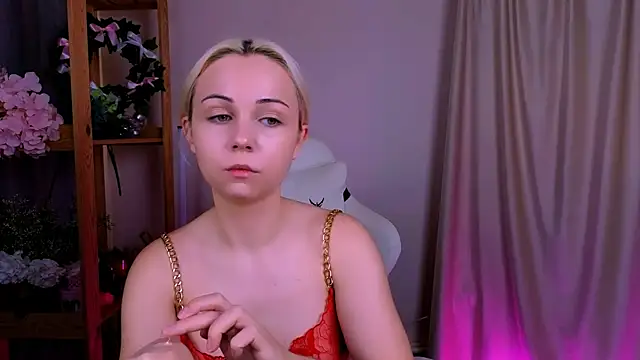 Charlotte Colinss online show from September 2025 02:59:01 AM