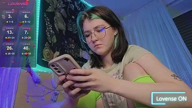 Snapshot of Miko_Meow chatting on April 2026 11:24:01 AM Miko Meow online show from April 2026 11:24:01 AM