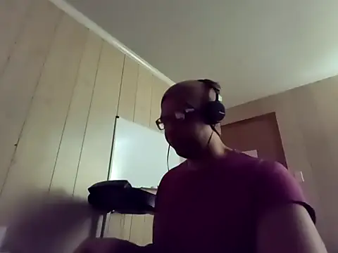 Snapshot of NaturalBeautyQueen chatting on September 2025 12:35:01 AM NaturalBeautyQueen online show from September 2025 12:35:01 AM