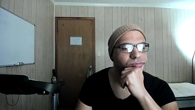 Snapshot of NaturalBeautyQueen chatting on October 2025 12:58:01 PM NaturalBeautyQueen online show from October 2025 12:58:01 PM