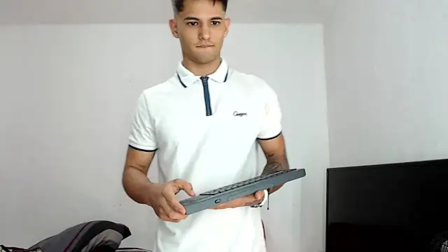 Alex mojica online show from December 2025 06:08:02 AM