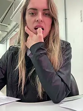 Snapshot of SweetGraciosa chatting on September 2025 03:27:02 PM SweetGraciosa online show from September 2025 03:27:02 PM