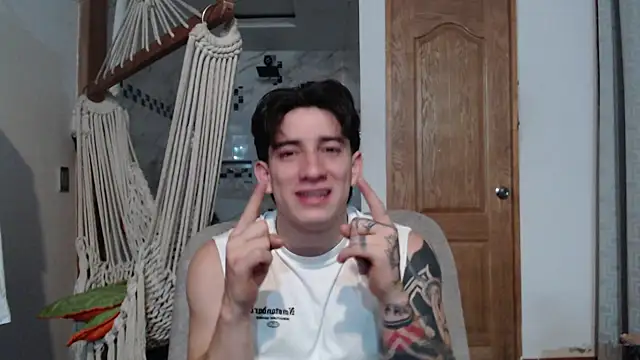 Snapshot of AteneoJr chatting on October 2025 04:53:02 AM AteneoJr online show from October 2025 04:53:02 AM