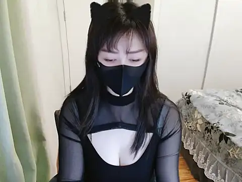 Winnie-01 online show from March 2026 04:17:02 AM