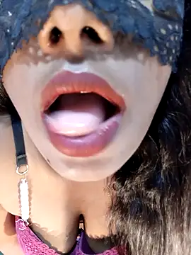 kameeliya99 online show from October 2025 05:52:01 PM