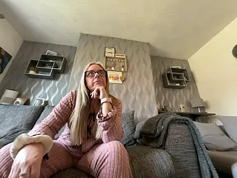 Snapshot of Anastasia-BlondeXX chatting on March 2026 09:15:01 AM Anastasia-BlondeXX online show from March 2026 09:15:01 AM