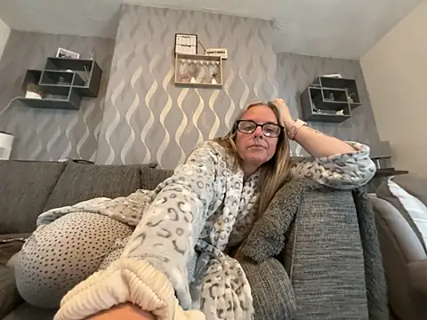 Snapshot of Anastasia-BlondeXX chatting on April 2026 10:43:01 AM Anastasia-BlondeXX online show from April 2026 10:43:01 AM