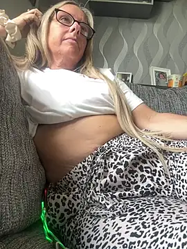 Snapshot of Anastasia-BlondeXX chatting on April 2026 10:35:02 AM Anastasia-BlondeXX online show from April 2026 10:35:02 AM