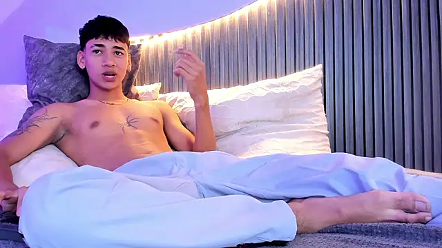 Snapshot of Dominic_ghost chatting on November 2025 02:56:02 AM Dominic ghost online show from November 2025 02:56:02 AM