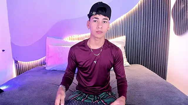 Snapshot of Dominic_ghost chatting on November 2025 01:04:02 AM Dominic ghost online show from November 2025 01:04:02 AM